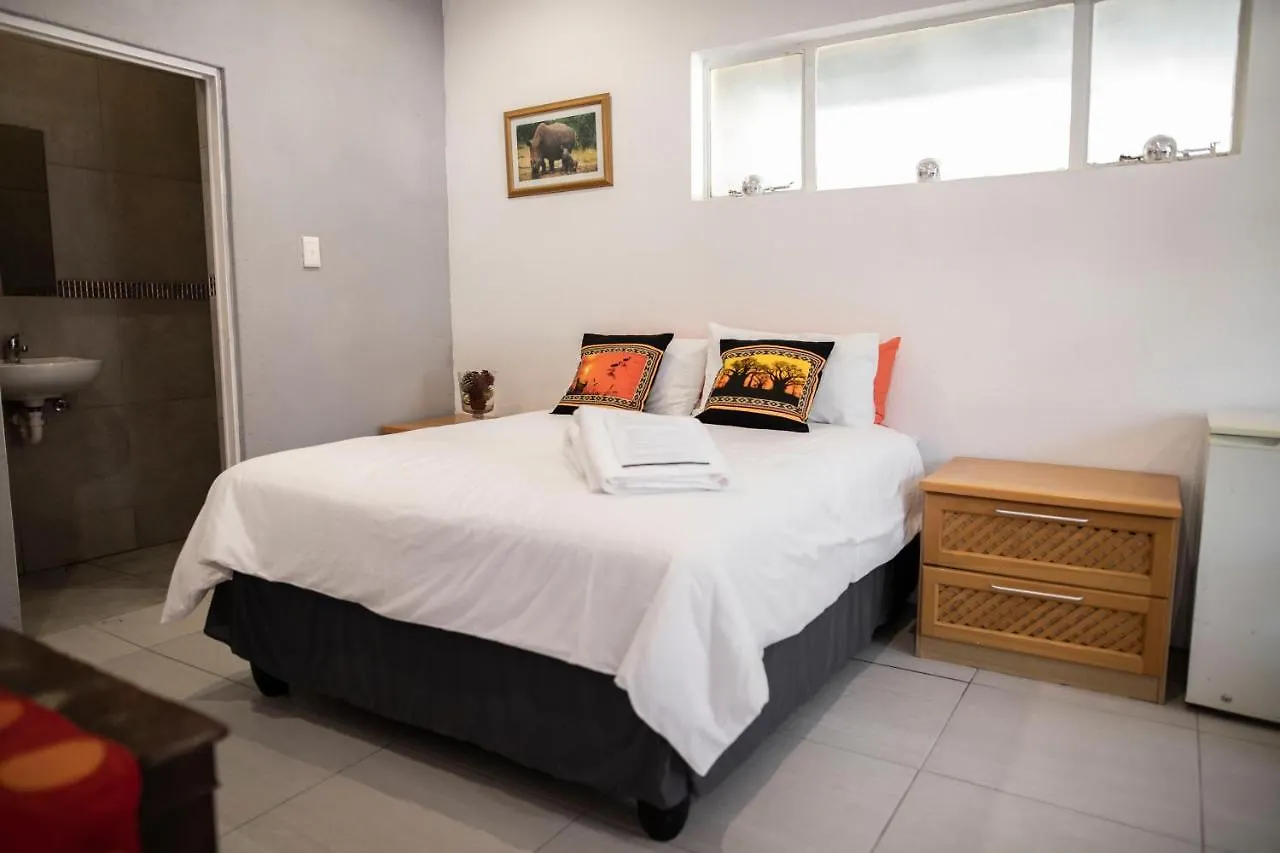 Lyronne Guesthouse Shuttle And Tours ケープタウン 5*,  南アフリカ